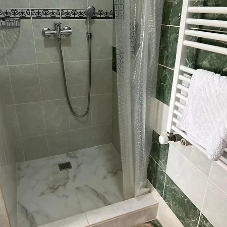 «у батька» Hotel *