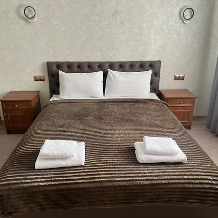 «у батька» Hotel *